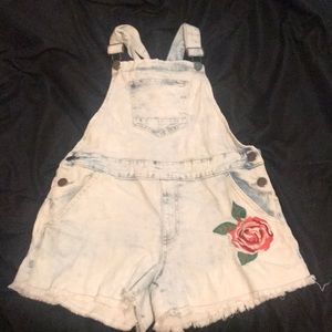 Jean shorts sus spenders